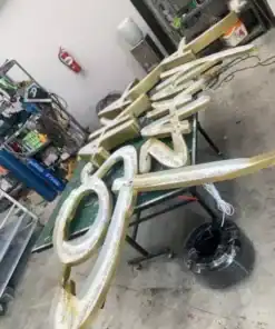 ตัวอักษรกล่องไฟ by wesignlab