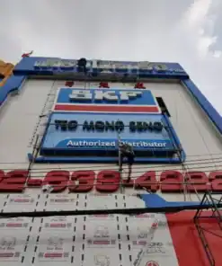 ป้ายหน้าอาคารไฟออกหน้าและออกข้าง SKF เตียวโม่วเส็ง ติดสำเร็จ