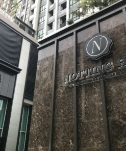 ป้ายหน้าโครงการ และโลโก้ติดอาคาร by wesignlab