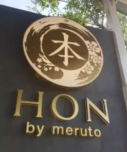 ป้ายไฟโลโก้ HON Meruto ซ่อนไฟด้านหน้า อักษรออกไฟด้านหลัง/ด้านข้าง