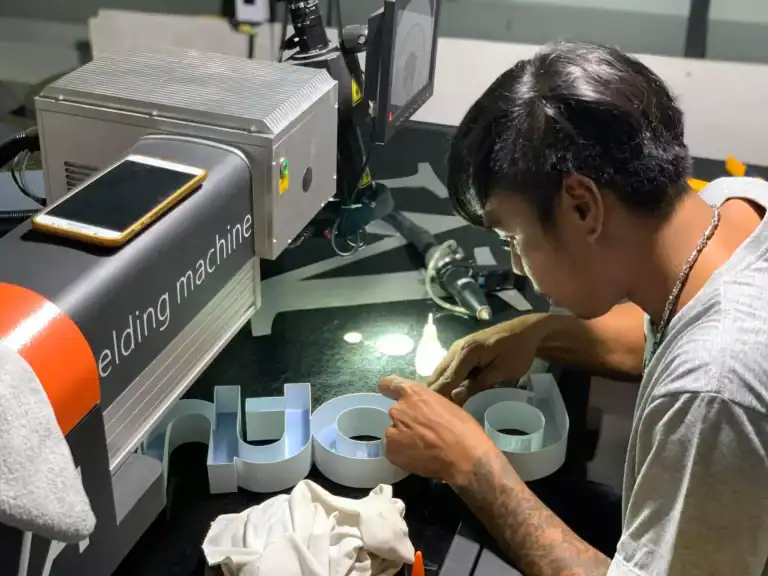 รับทำป้าย ช่างทำป้าย wesignlab