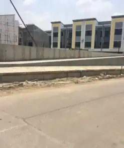 ก่อนติดตั้งแผงประดับหน้าโครงการ