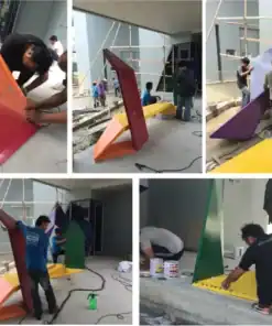 งานประติมากรรมตกแต่งสโมสร ระหว่างติดตั้ง