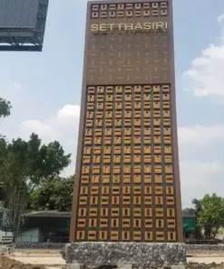 ตัวป้ายหน้าโครงการซ่อนไฟด้านหลัง เศรษสิริ พหลโยธิน