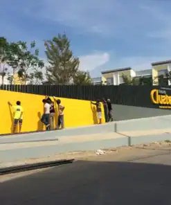 ติดตั้งแผงประดับหน้าโครงการ