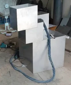 ประติมากรรมตกแต่งหน้าโครงการ ก่อนลงสี