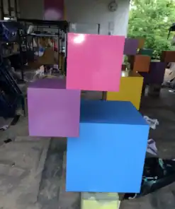 ประติมากรรมตกแต่งหน้าโครงการ สามกล่อง