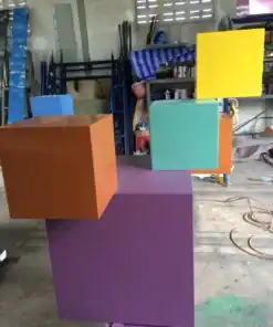 ประติมากรรมตกแต่งหน้าโครงการ หลังลงสี