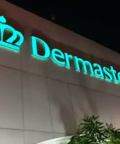 ป้ายบริเวณอาคาร Dermaster เอกมัย