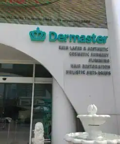 ป้ายบริเวณอาคาร Dermaster เอกมัย ป้ายอักษรหลังรีโนเวท