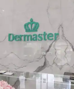 ป้ายบริเวณอาคาร Dermaster เอกมัย โลโก้ในอาคารหลังรีโนเวท
