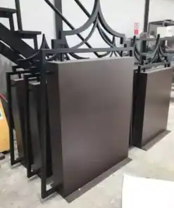 ป้ายสังกะสีและโครงเหล็ก