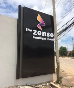 ป้ายไฟออกหน้าและข้าง หน้าโรงแรม The Zense boutique Hotel พิษณุโลก ด้านข้าง
