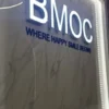 ป้ายไฟแสงออกหน้าไร้คิ้ว BMOC