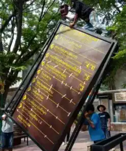 ยกติดตั้งป้ายสังกะสีและโครงเหล็ก อันใหญ่