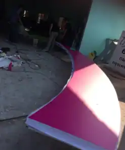 อักษรป้ายไฟออกหน้าโลโก้ ตัวโครง