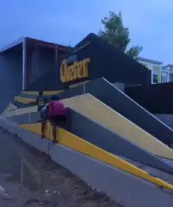 เก็บงานแผงประดับหน้าโครงการ