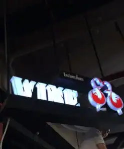 แขวนป้ายกล่องไฟอะคริลิกออกหน้าและข้าง WHY UP