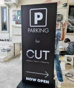 ป้ายกล่องไฟล้อเลื่อน PARKING