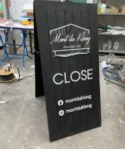 ป้ายตั้งหน้าร้าน mont du klong cafe