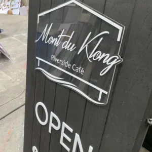 ป้ายตั้งหน้าร้าน mont du klong cafeสีดำ