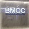 ป้ายคลินิก BMOC อักษรสีขาว
