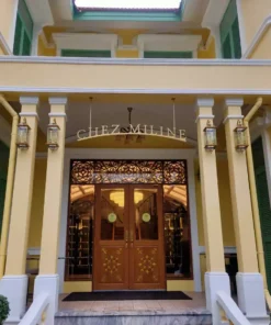 ป้ายไฟอักษร chez miline