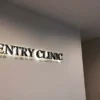 ป้ายไฟออกหลัง Gentry Clinic