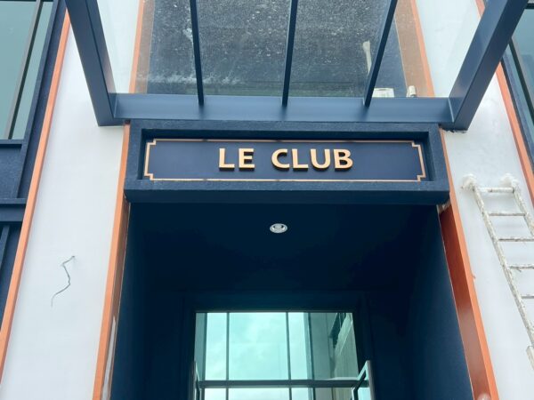 ป้ายตัวอักษรสแตนเลส LE club