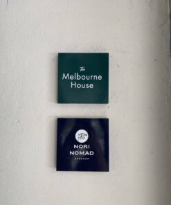 ป้ายอะคริลิคติดสติกเกอร์