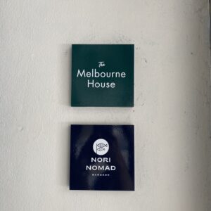 ป้ายอะคริลิคติดสติกเกอร์