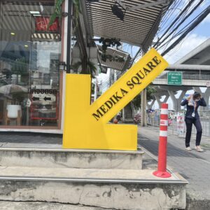 ป้ายไฟอะคริลิคต่อขอบ medika square