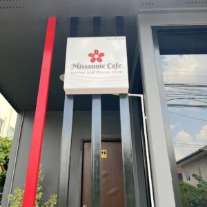 ป้ายไฟอะคริลิคต่อขอบ missannie cafe
