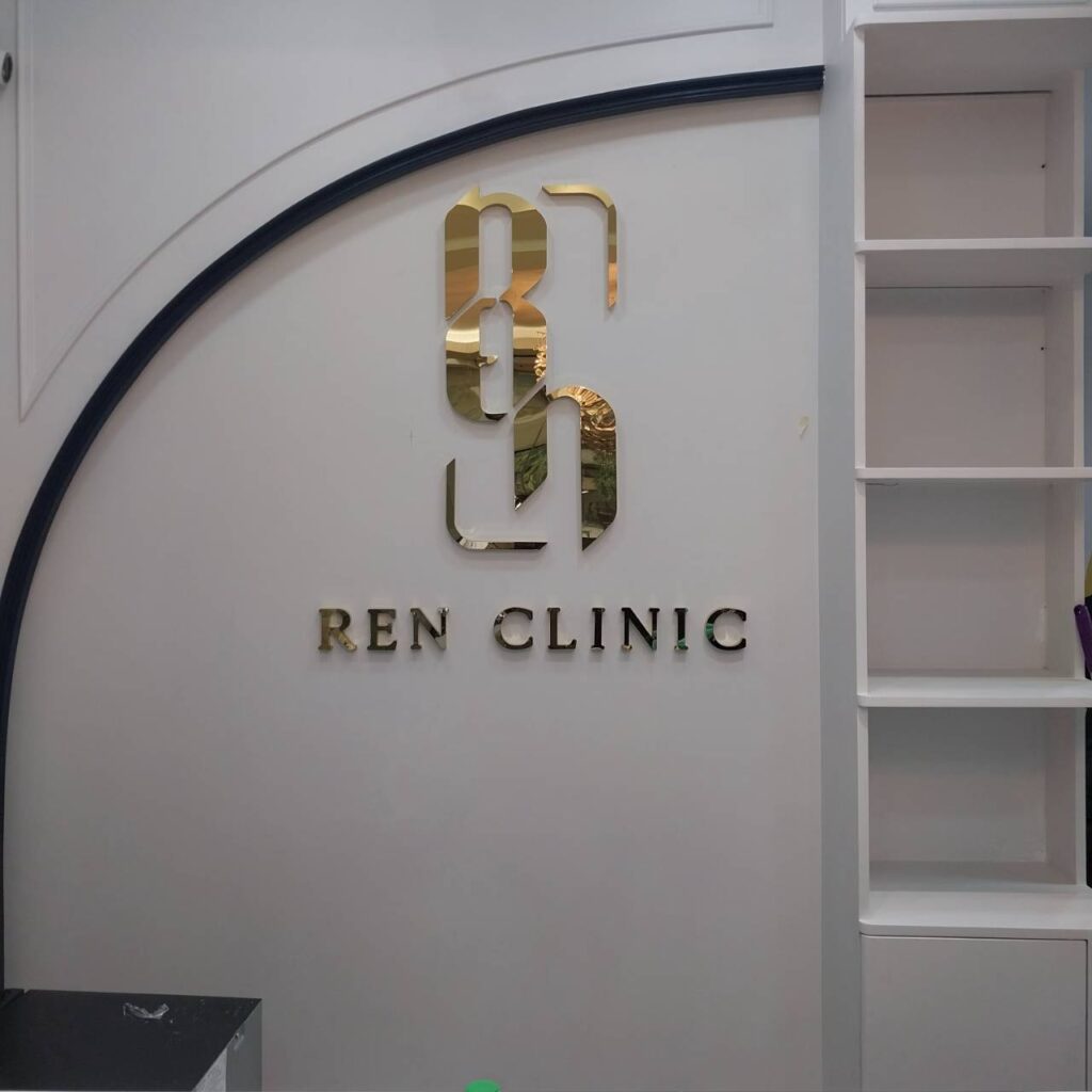Ren Signboard ป้ายตัวอักษรสแตนเลส ren clinic - WE SIGN LAB